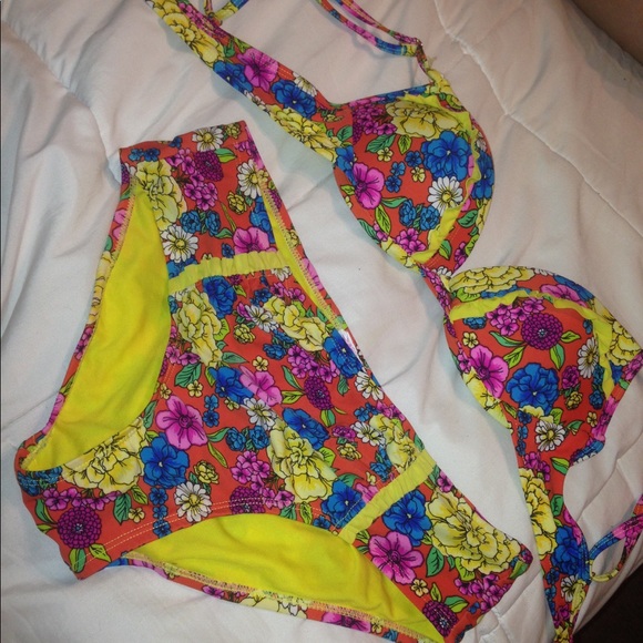 Target Bikini Set - Picture 2 of 7